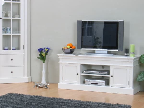 Amaretta tv-bord, bredde 137 cm, højde 60 cm, antik hvid, antik patineret.