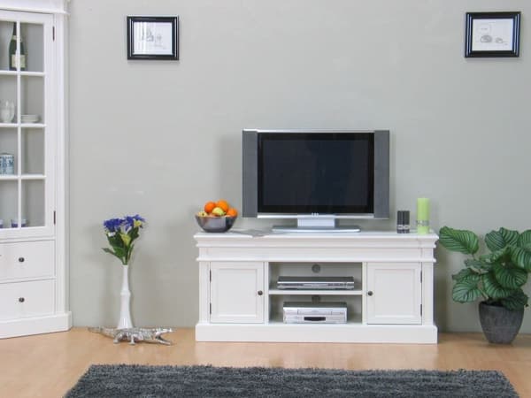 Amaretta tv-bord, bredde 137 cm, højde 60 cm, antik hvid, antik patineret.