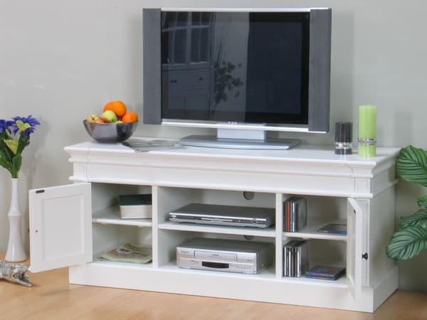 Amaretta tv-bord, bredde 137 cm, højde 60 cm, antik hvid, antik patineret.