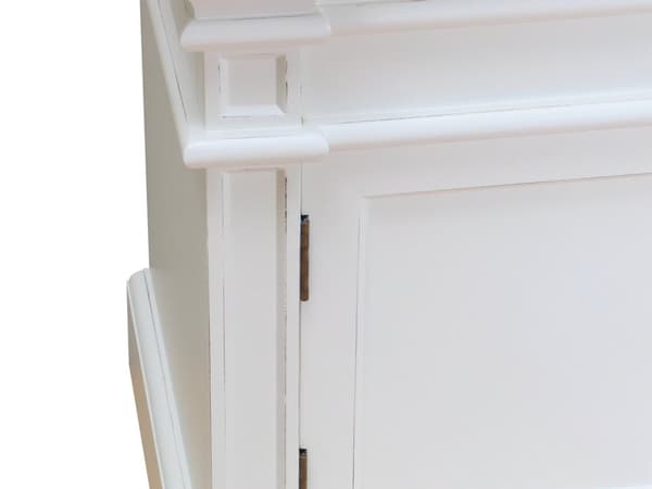 Amaretta tv-benk, bredde 137 cm, høyde 60 cm, antikk hvit, antikk patinert.