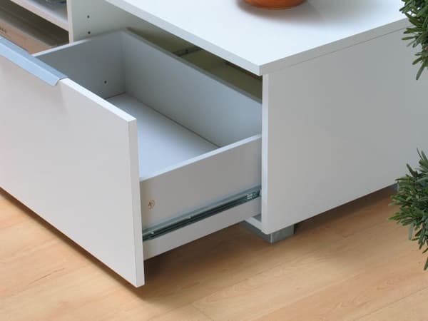 Bergamo TV möbel med 2 lådor och 2 hyllor bredd 172 cm, höjd 33 cm vit hög glans.