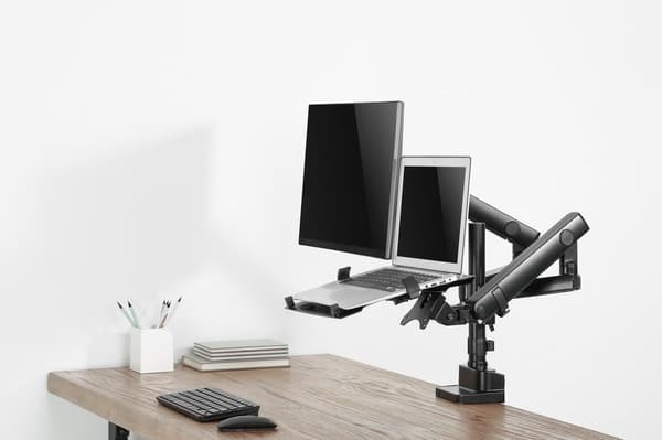 Gembird MA-DA3-02 Skrivebordsmonteret justerbar skærmarm med notebookbakke (fuld bevægelse), 17"-32", op