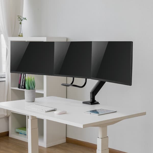 Ergonomisk Skrivebordsfeste for 3 Skjermer – Passer Opptil 27"