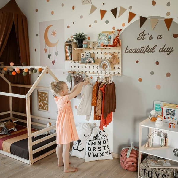 Kelluvat hyllyt Pegboard Lasten vaatekaappi Seinähyllyt Pöytäjärjestäjä, Ripustettava hylly, Peg board Puinen kelluva hylly Kelluva puinen hylly