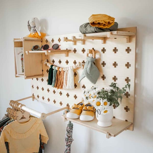 Kelluvat hyllyt Pegboard Lasten vaatekaappi Seinähyllyt Pöytäjärjestäjä, Ripustettava hylly, Peg board Puinen kelluva hylly Kelluva puinen hylly