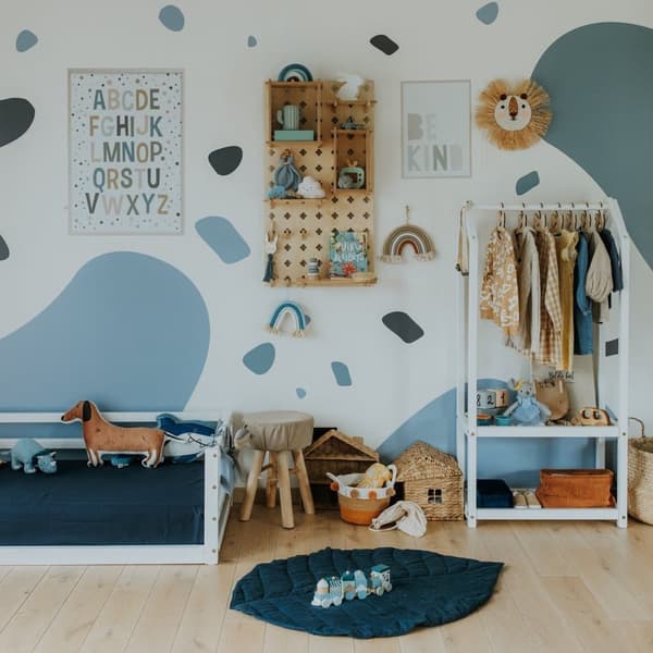 Puinen pegboard näyttö Puinen pegboard hylly Pegboard organisointi Pegboard seinä Sängyn yläpuolella sisustus Seinänäytös Autotallin järjestäjä Toimis