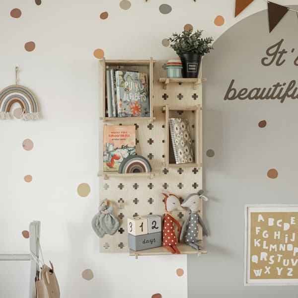 Pegboard Montessori avoin hylly