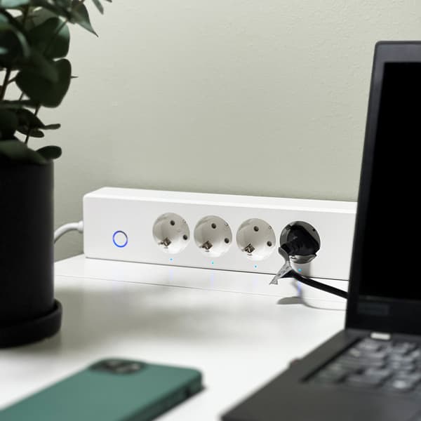 Namron ZigBee skjøteledning 4-veis + 2 USB