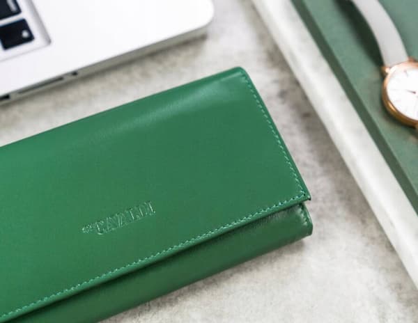 Elegantní, prodloužená dámská peněženka s klopou na patentku - Cavaldi