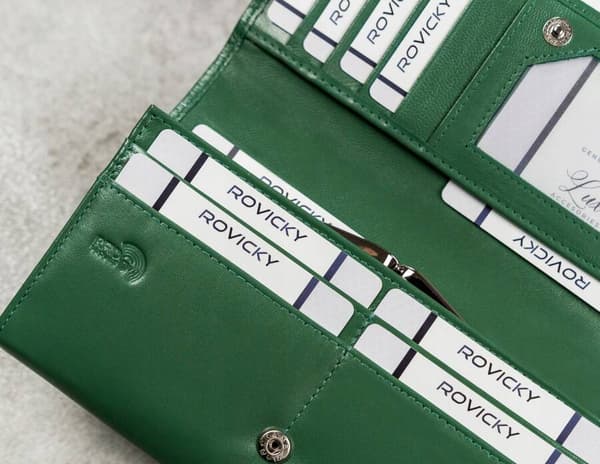 Elegantní, prodloužená dámská peněženka s klopou na patentku - Cavaldi