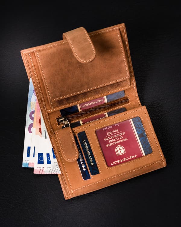 Kožená peněženka se zapínáním na patent - Peterson