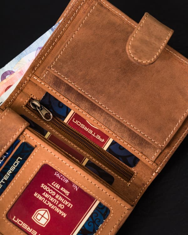 Kožená peněženka se zapínáním na patent - Peterson