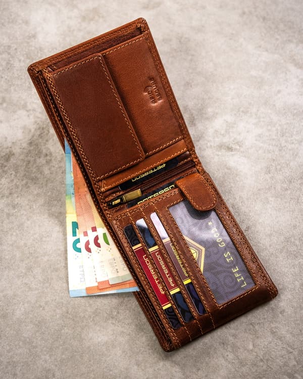 Velká, kožená pánská peněženka s ražbou zobrazující znamení zvěrokruhu - Peterson