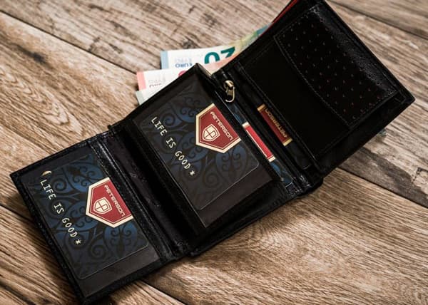 Vertikální pánská peněženka z přírodní kůže RFID - Peterson
