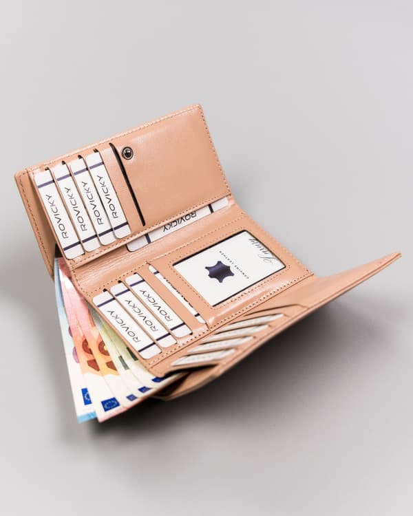 Klasická dámská kožená peněženka s ochranou RFID Protect kartou - Lorenti