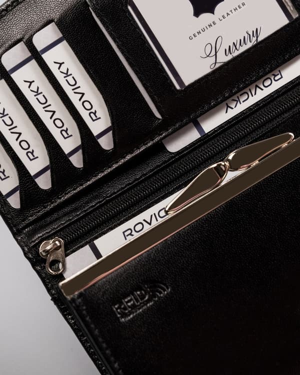 Dámská kožená peněženka s vyraženou klopou - Rovicky