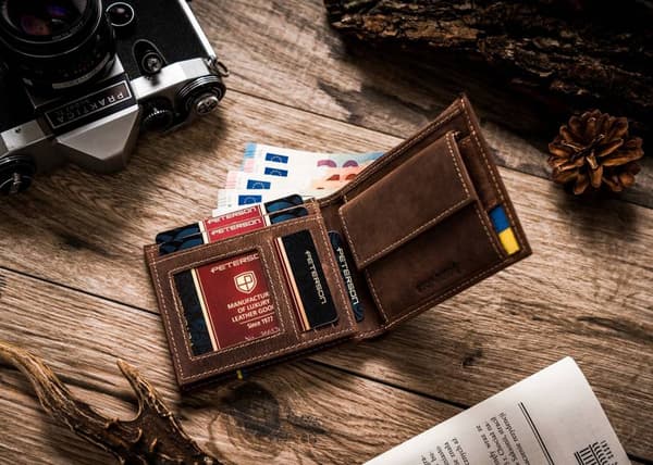 Pánská kožená peněženka v horizontální orientaci s RFID systémem - Peterson