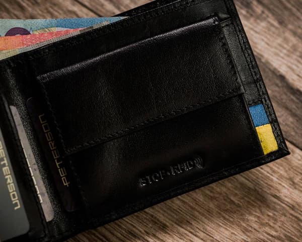 Pánská kožená peněženka v horizontální orientaci s RFID systémem - Peterson