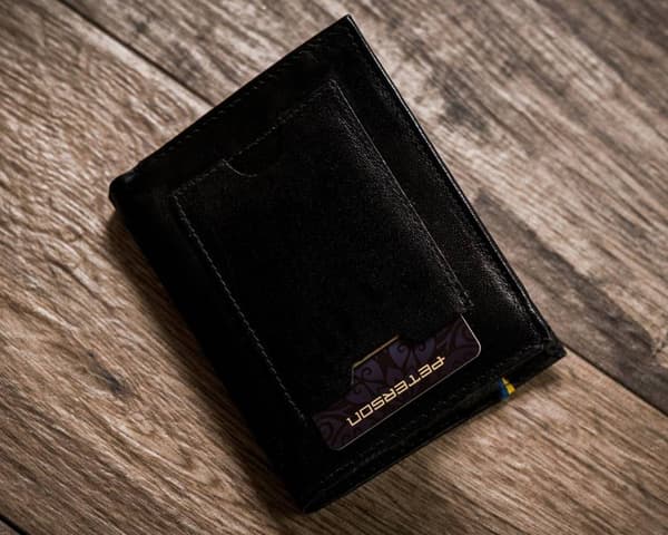 Pánská kožená peněženka ve vertikální orientaci s RFID systémem - Peterson