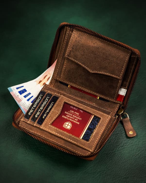 Prostorná, kožená pánská peněženka s RFID systémem - Peterson