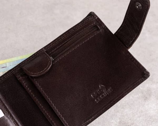 Kožená pánská peněženka s RFID systémem uzavíratelná na patentku - Rovicky