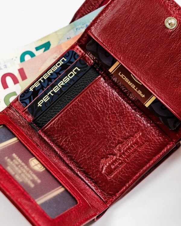 En slank damepung med RFID-kortbeskyttelse - Peterson