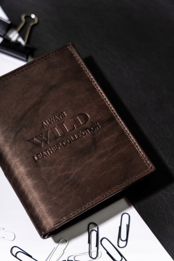 Velká, vertikální pánská peněženka z přírodní kůže - Always Wild