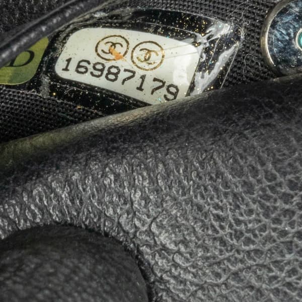 Pre-owned Chanel CC Camellia Leather Key Holder Black