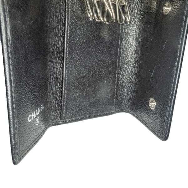 Pre-owned Chanel CC Camellia Leather Key Holder Black