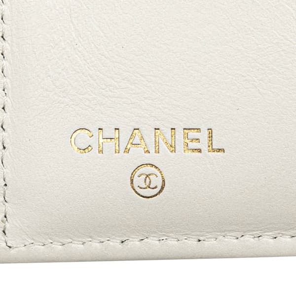 Pre-owned Chanel CC Quilted Caviar Crystal Trifold Wallet White