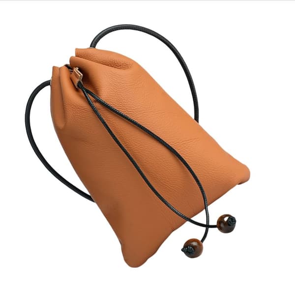 INF Aito nahkainen crossbody-puhelinlaukku