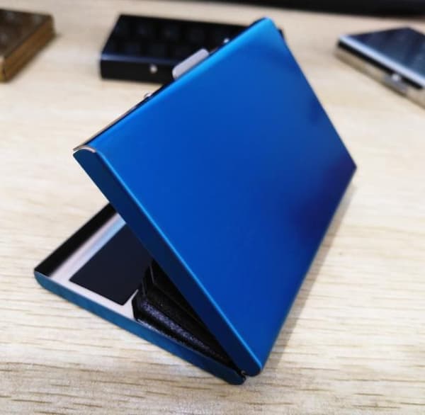 Card holder with compartment - Protects RFID - metal - wallet