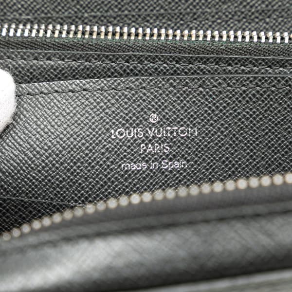 Pre-owned Louis Vuitton Taiga Zippy XL Long Wallet Black