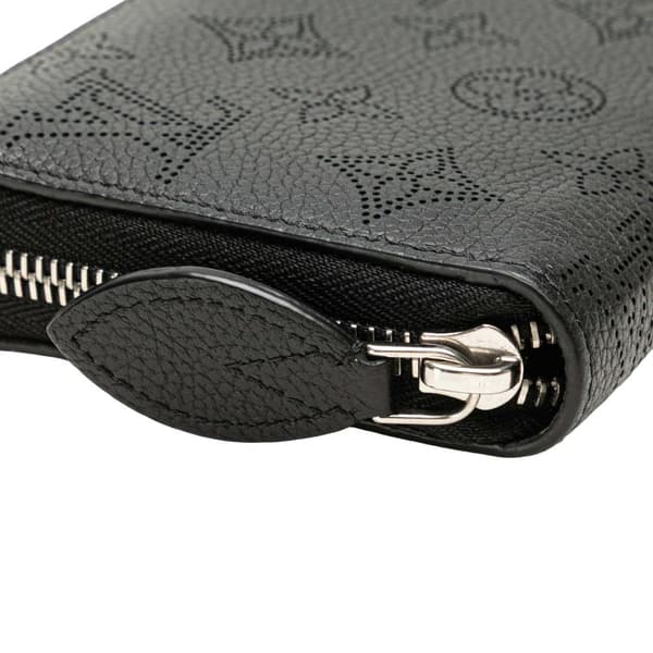 Pre-owned Louis Vuitton Monogram Mahina Zippy Wallet Black