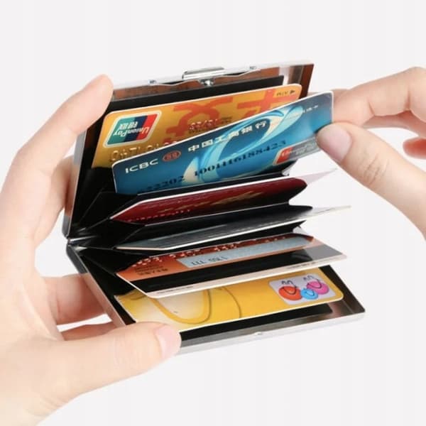 Kortholder i metal med RFID-blokering