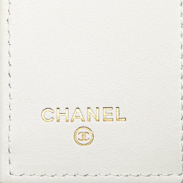 Pre-owned Chanel CC Quilted Caviar Trifold Flap Wallet White