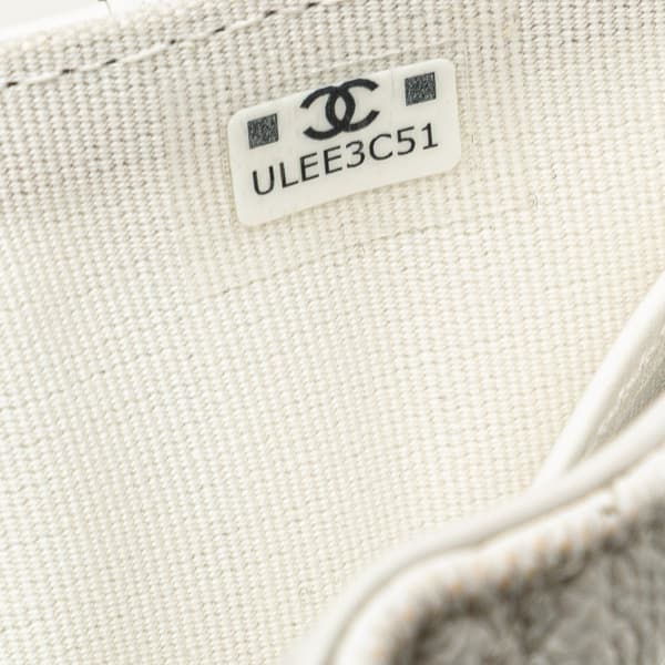 Pre-owned Chanel CC Quilted Caviar Trifold Flap Wallet White