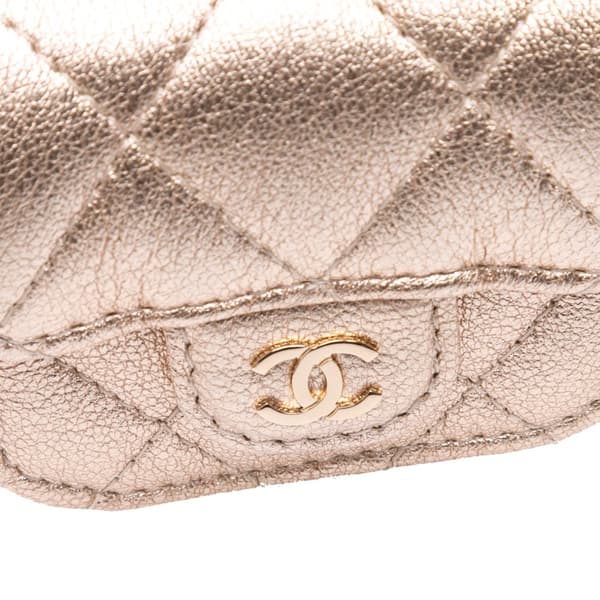 Pre-owned Chanel Metallic Quilted Lambskin Round Clip On Coin Purse Airpods Case Gold