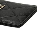 Miniatyrbillede 9 af 10: Pre-owned Chanel CC Quilted Caviar Card Holder Black