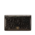 Miniatyrbilde 1 av 10: Pre-owned Chanel Embossed Lambskin CC Camellia Bifold Wallet Black