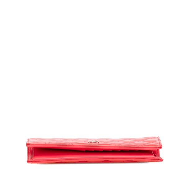 Pre-owned Chanel CC Quilted Patent Leather L Yen Bifold Wallet Pink