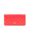 Pikkukuva 1 / 10: Pre-owned Chanel CC Quilted Patent Leather L Yen Bifold Wallet Pink