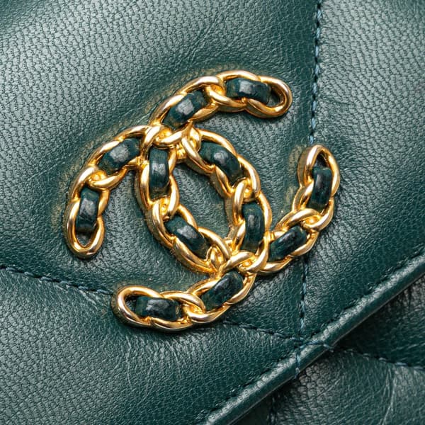 Pre-owned Chanel Quilted Lambskin 19 Trifold Flap Wallet Green