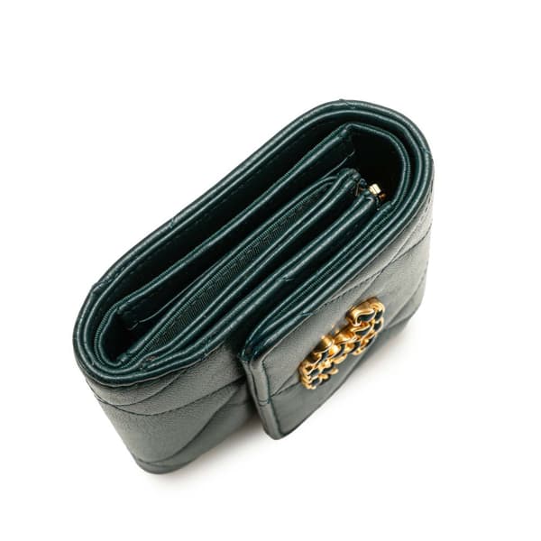 Pre-owned Chanel Quilted Lambskin 19 Trifold Flap Wallet Green