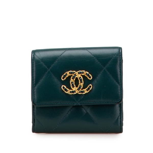 Pre-owned Chanel Quilted Lambskin 19 Trifold Flap Wallet Green