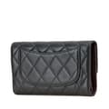 Miniatyrbillede 2 af 10: Pre-owned Chanel Small CC Quilted Lambskin Flap Wallet Black