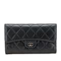 Miniatyrbillede 1 af 10: Pre-owned Chanel Small CC Quilted Lambskin Flap Wallet Black
