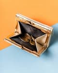 Miniatyrbillede 9 af 10: Lille damepung i læder med RFID-system fra Lumarko!