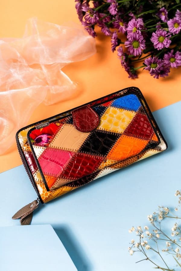 Stor, patchwork damepung lavet af naturligt læder fra Lumarko!