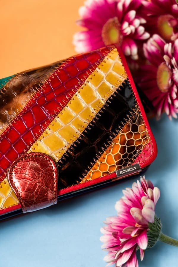 Stor damepung i læder med patchwork-mønster fra Lumarko!